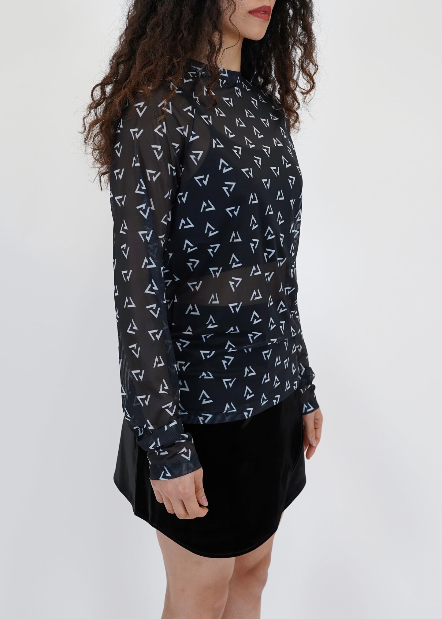 LOGO PRINTED MESH TOP