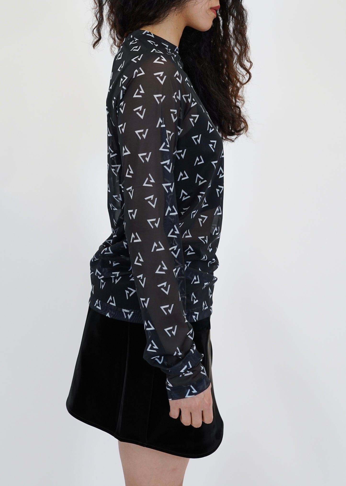 LOGO PRINTED MESH TOP