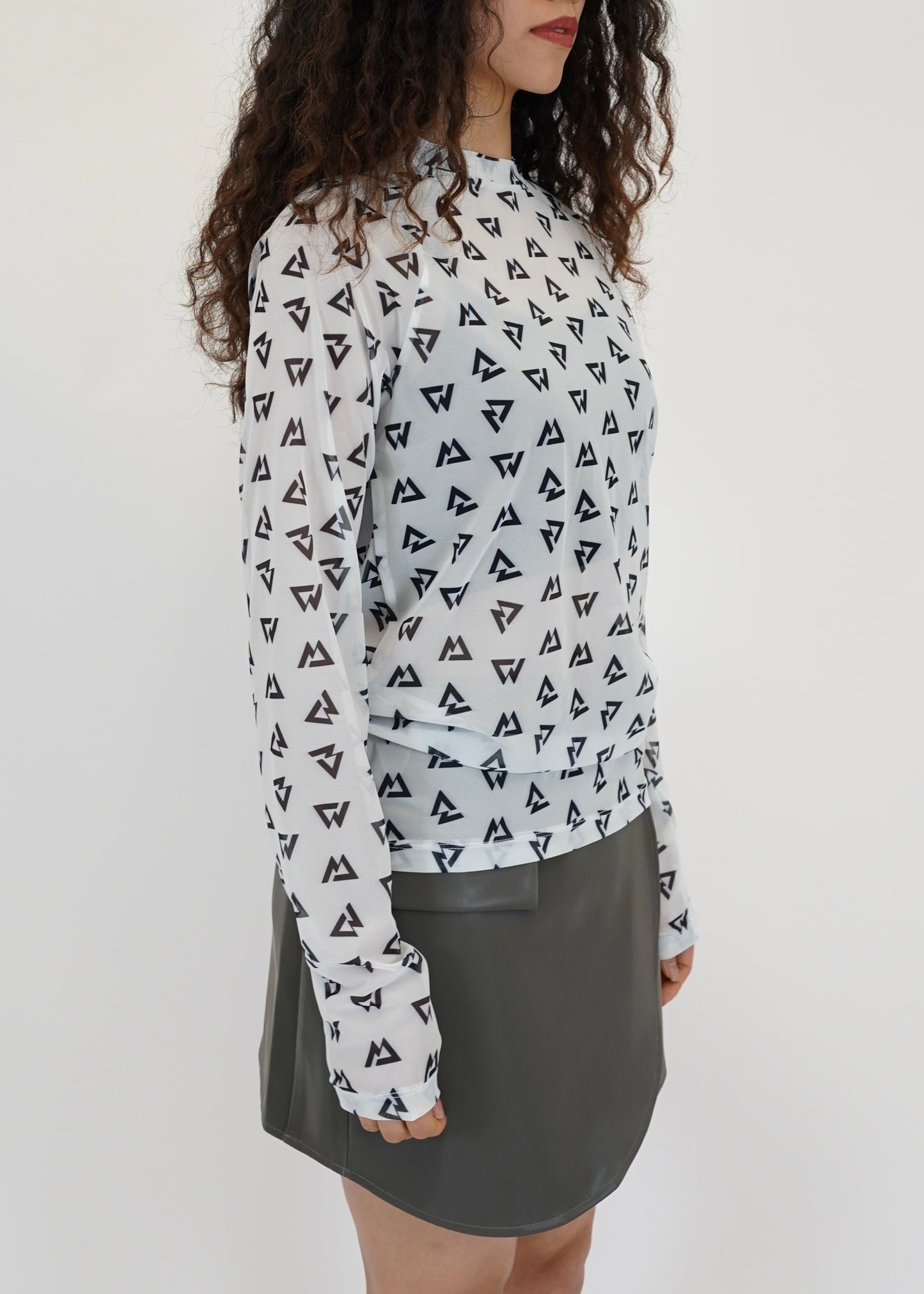 LOGO PRINTED MESH TOP